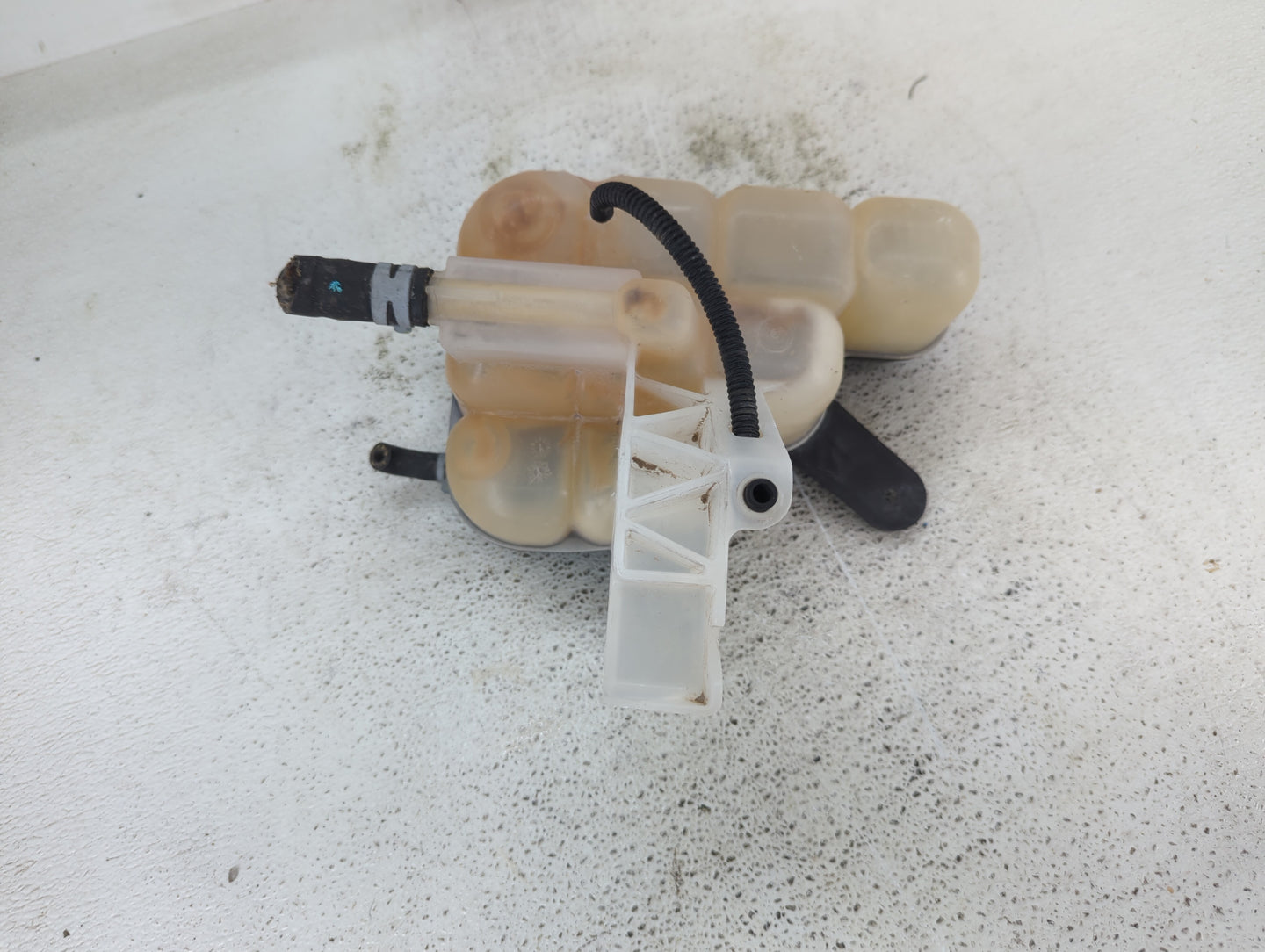 2016-2022 Dodge Durango Radiator Coolant Overflow Expansion Tank Bottle 1432661 - Oemusedautoparts1.com