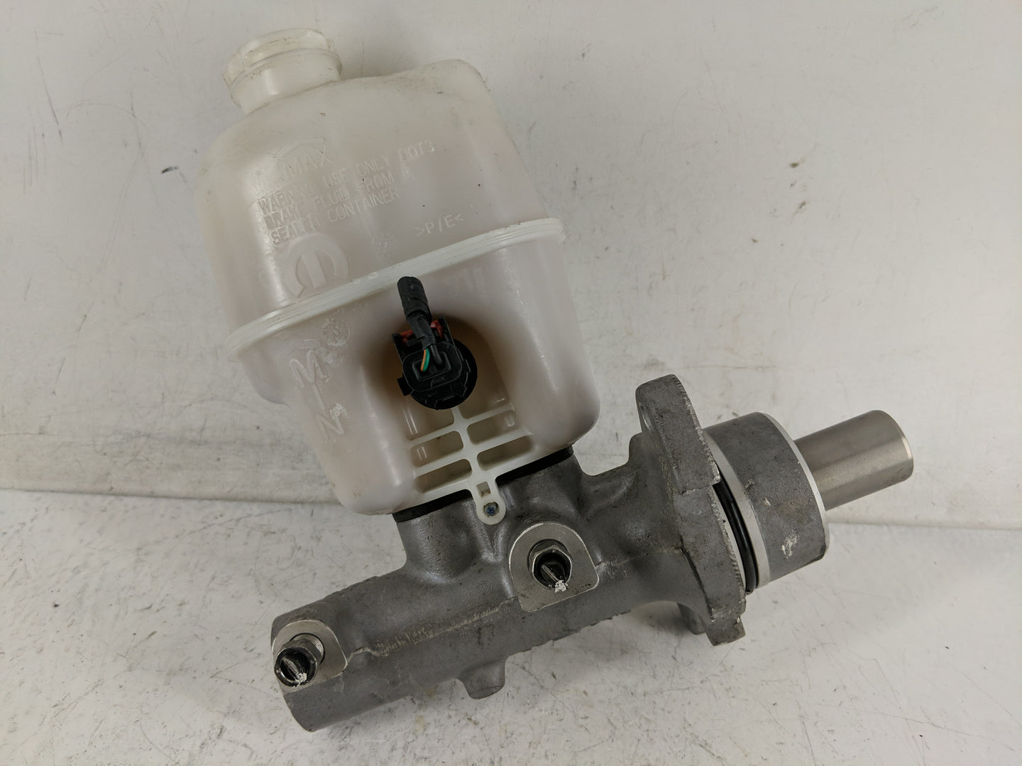 2007-2008 Dodge Ram 1500 Brake Master Cylinder - Oemusedautoparts1.com