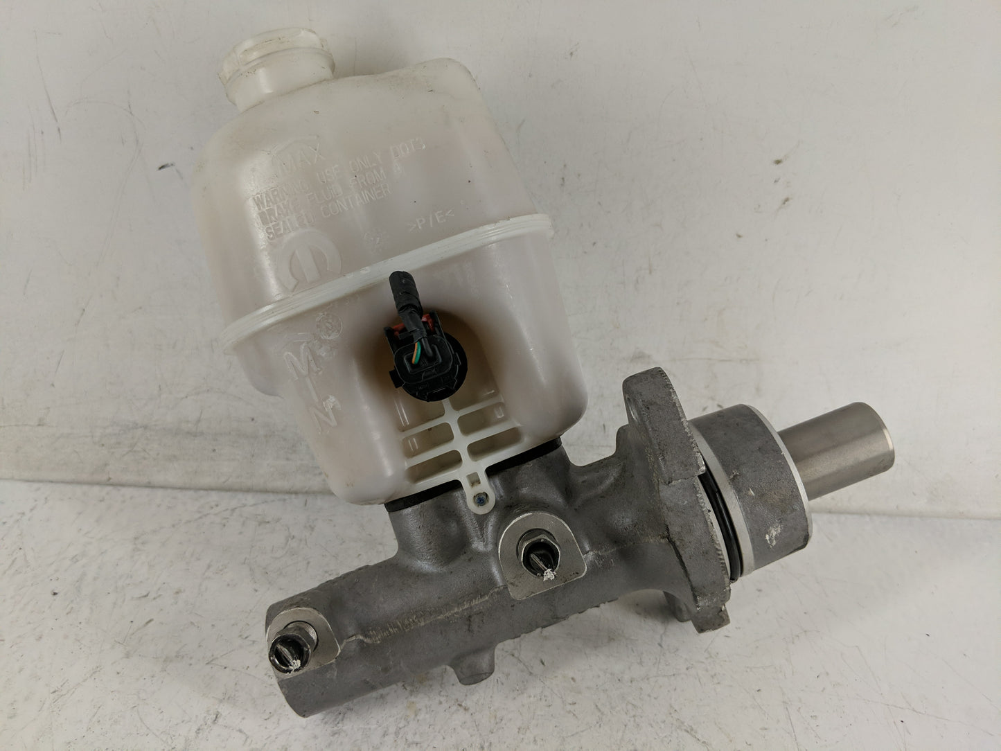 2007-2008 Dodge Ram 1500 Brake Master Cylinder - Oemusedautoparts1.com