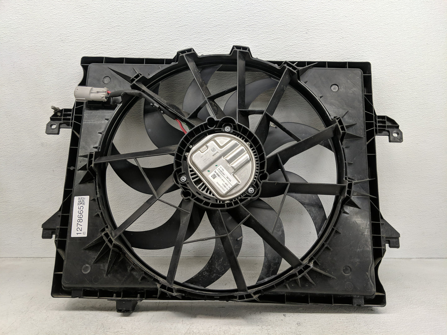 2022 Dodge Ram 1500 Electric Radiator Cooling Fan Motor Assembly P/N:39734 68430018AA Fits Fits 2021 OEM Used Auto Parts - O
