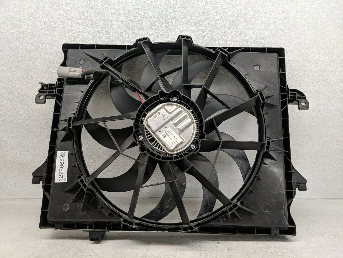 2022 Dodge Ram 1500 Electric Radiator Cooling Fan Motor Assembly P/N:39734 68430018AA Fits Fits 2021 OEM Used Auto Parts - O