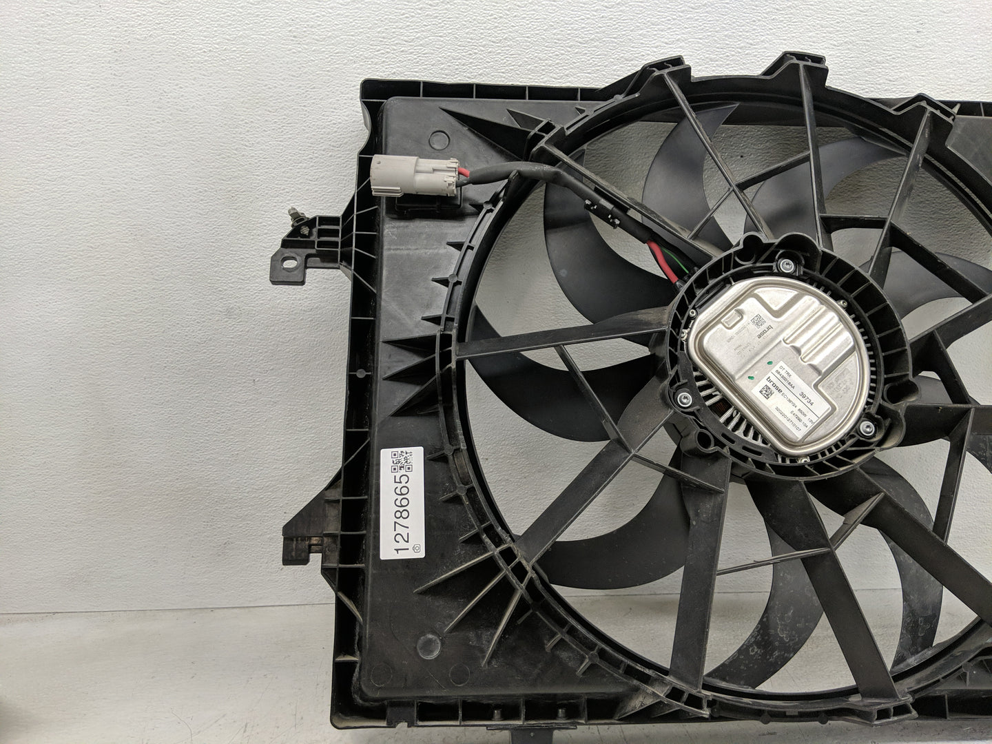 2022 Dodge Ram 1500 Electric Radiator Cooling Fan Motor Assembly P/N:39734 68430018AA Fits Fits 2021 OEM Used Auto Parts - O