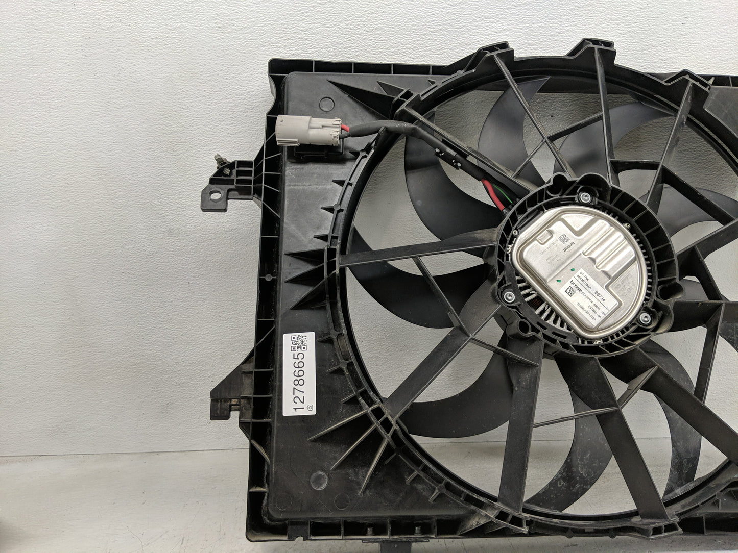 2022 Dodge Ram 1500 Electric Radiator Cooling Fan Motor Assembly P/N:39734 68430018AA Fits Fits 2021 OEM Used Auto Parts - O