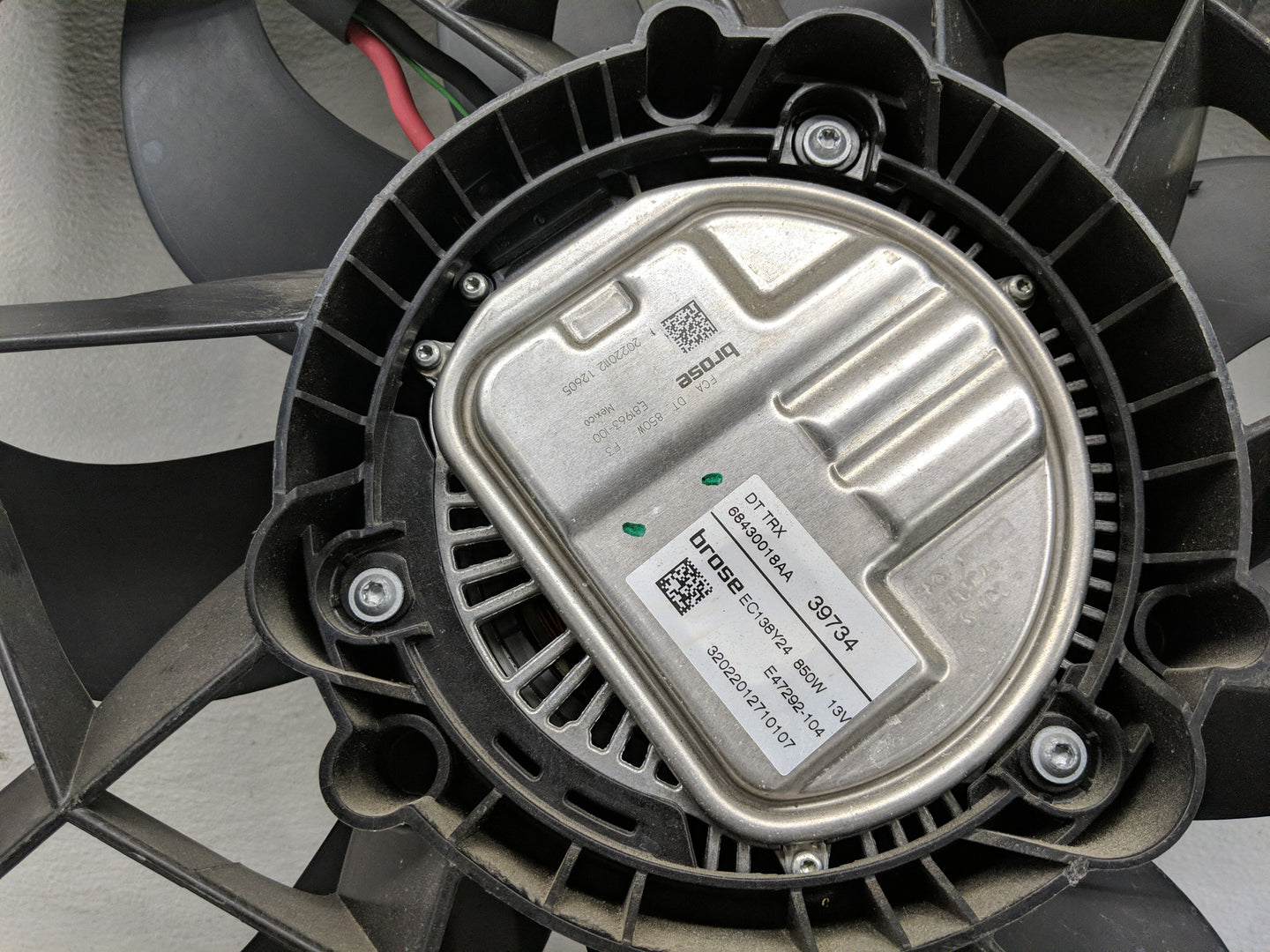 2022 Dodge Ram 1500 Electric Radiator Cooling Fan Motor Assembly P/N:39734 68430018AA Fits Fits 2021 OEM Used Auto Parts - O