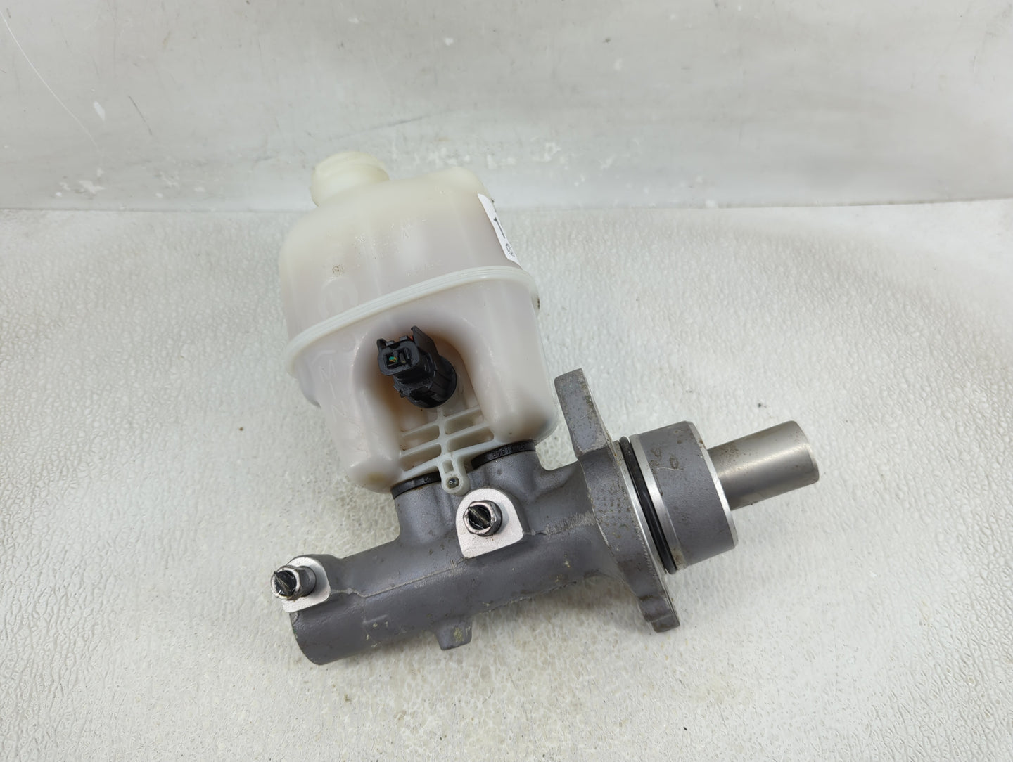 2007-2008 Dodge Ram 1500 Brake Master Cylinder - Oemusedautoparts1.com