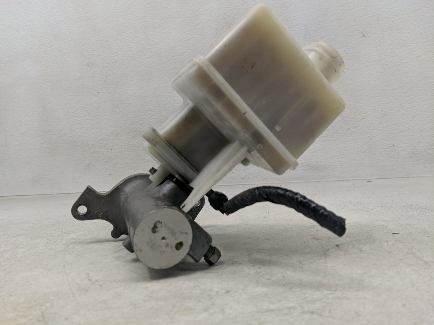 Dodge Ram 1500 Brake Master Cylinder - Oemusedautoparts1.com