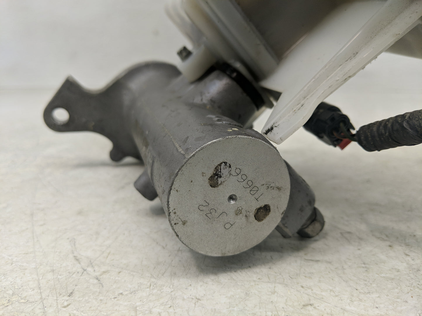 Dodge Ram 1500 Brake Master Cylinder - Oemusedautoparts1.com