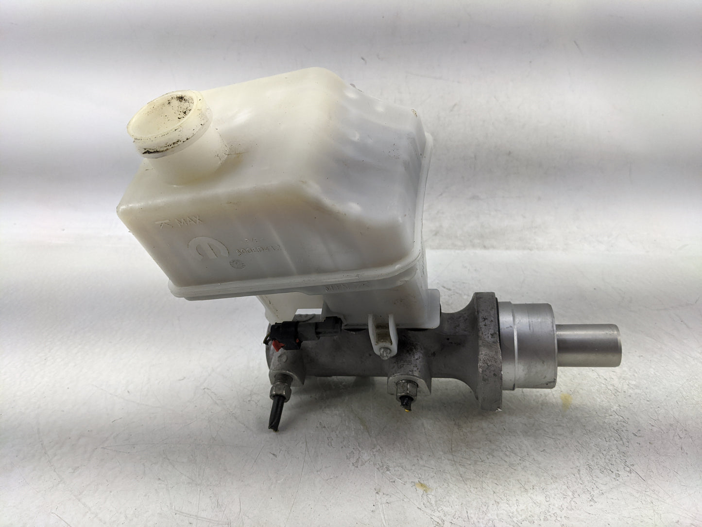 2007-2008 Dodge Ram 1500 Brake Master Cylinder - Oemusedautoparts1.com