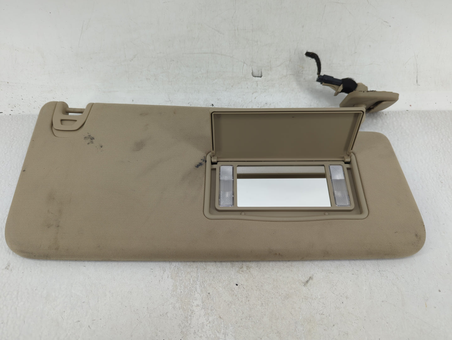 2022 Dodge Ram 1500 Sun Visor Shade Replacement Passenger Right Mirror Fits Fits 2019 2020 2021 OEM Used Auto Parts - Oemuse