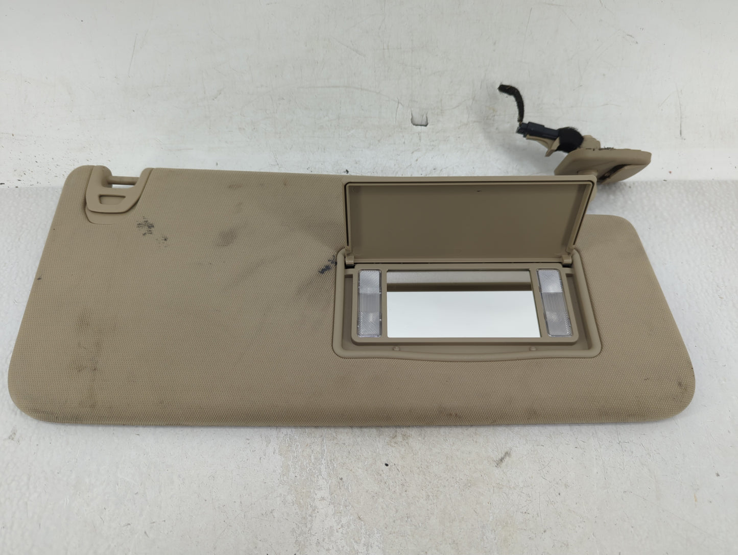 2022 Dodge Ram 1500 Sun Visor Shade Replacement Passenger Right Mirror Fits Fits 2019 2020 2021 OEM Used Auto Parts - Oemuse