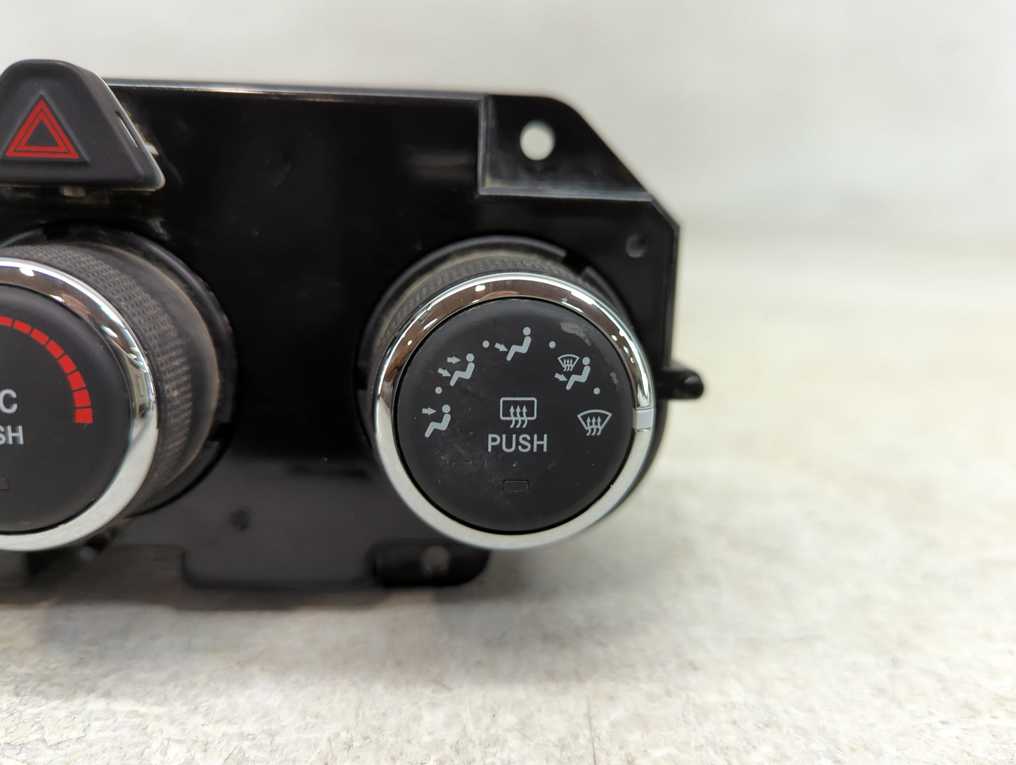 2022 Dodge Ram 1500 Climate Control Module Temperature AC/Heater Replacement P/N:P68268190AA Fits OEM Used Auto Parts - Oemu