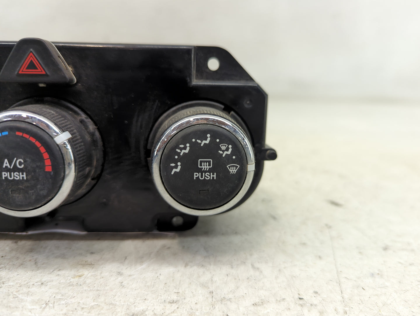 2022 Dodge Ram 1500 Climate Control Module Temperature AC/Heater Replacement P/N:P68186217AC Fits OEM Used Auto Parts - Oemu