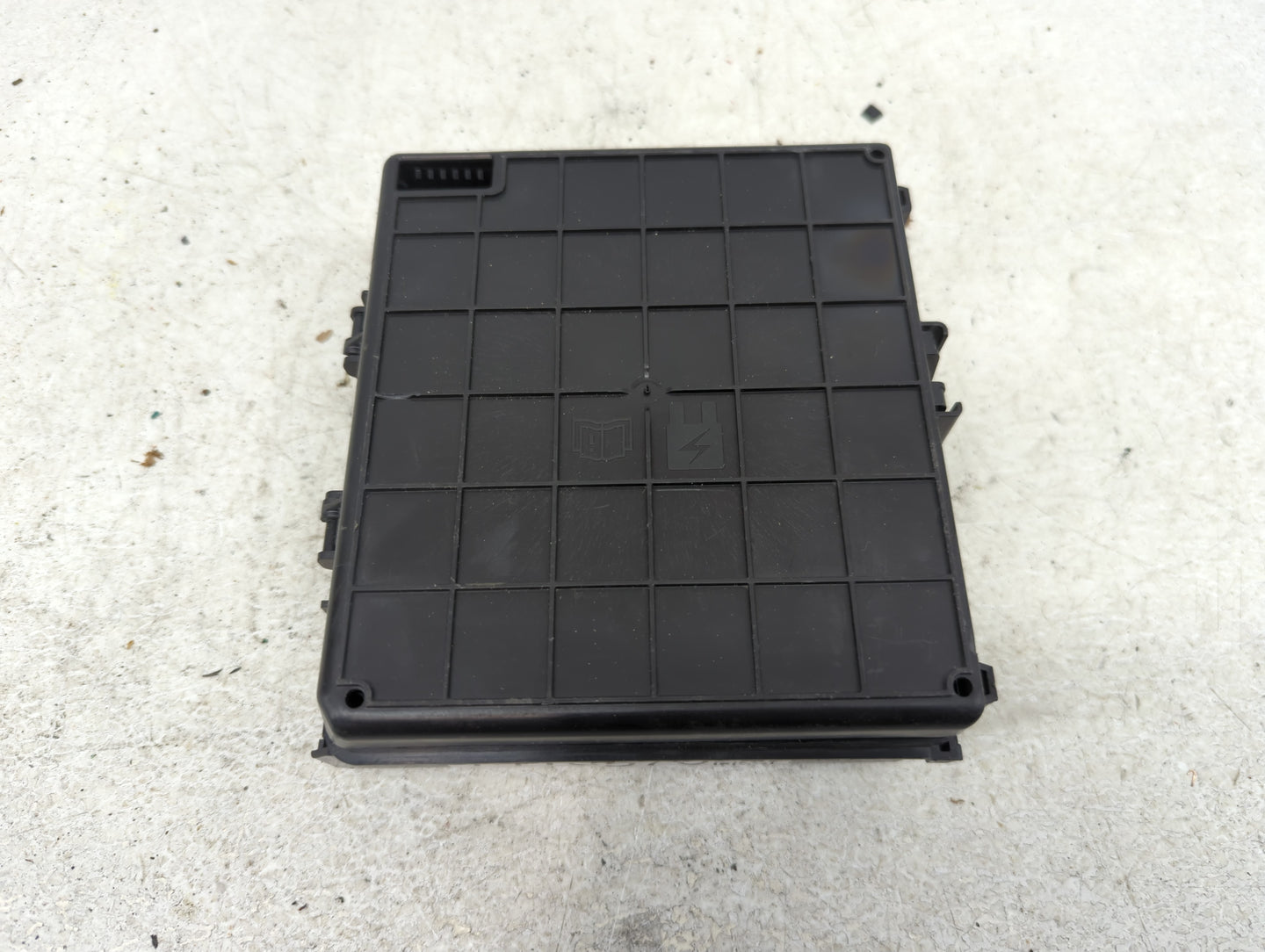 2021-2022 Ford Bronco Sport Fusebox Fuse Box Panel Relay Module P/N:E07715201 Fits Fits 2021 2022 OEM Used Auto Parts - Oemu
