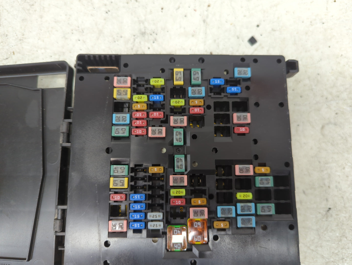 2021-2022 Ford Bronco Sport Fusebox Fuse Box Panel Relay Module P/N:E07715201 Fits Fits 2021 2022 OEM Used Auto Parts - Oemu