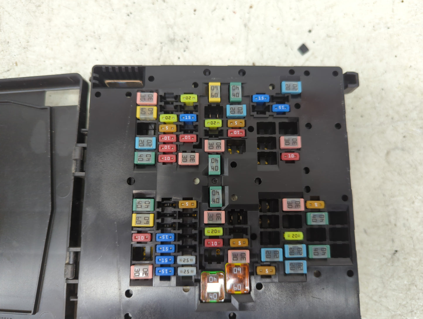 2021-2022 Ford Bronco Sport Fusebox Fuse Box Panel Relay Module P/N:E07715201 Fits Fits 2021 2022 OEM Used Auto Parts - Oemu