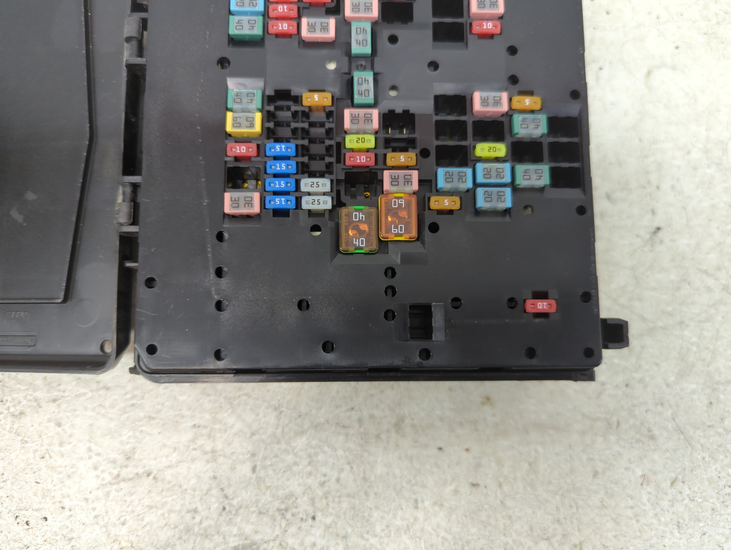 2021-2022 Ford Bronco Sport Fusebox Fuse Box Panel Relay Module P/N:E07715201 Fits Fits 2021 2022 OEM Used Auto Parts - Oemu