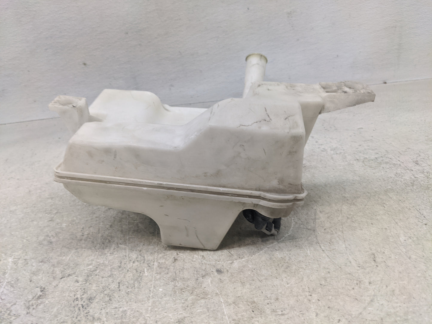 Ford E-transit Windshield Washer Fluid Reservoir Bottle - Oemusedautoparts1.com