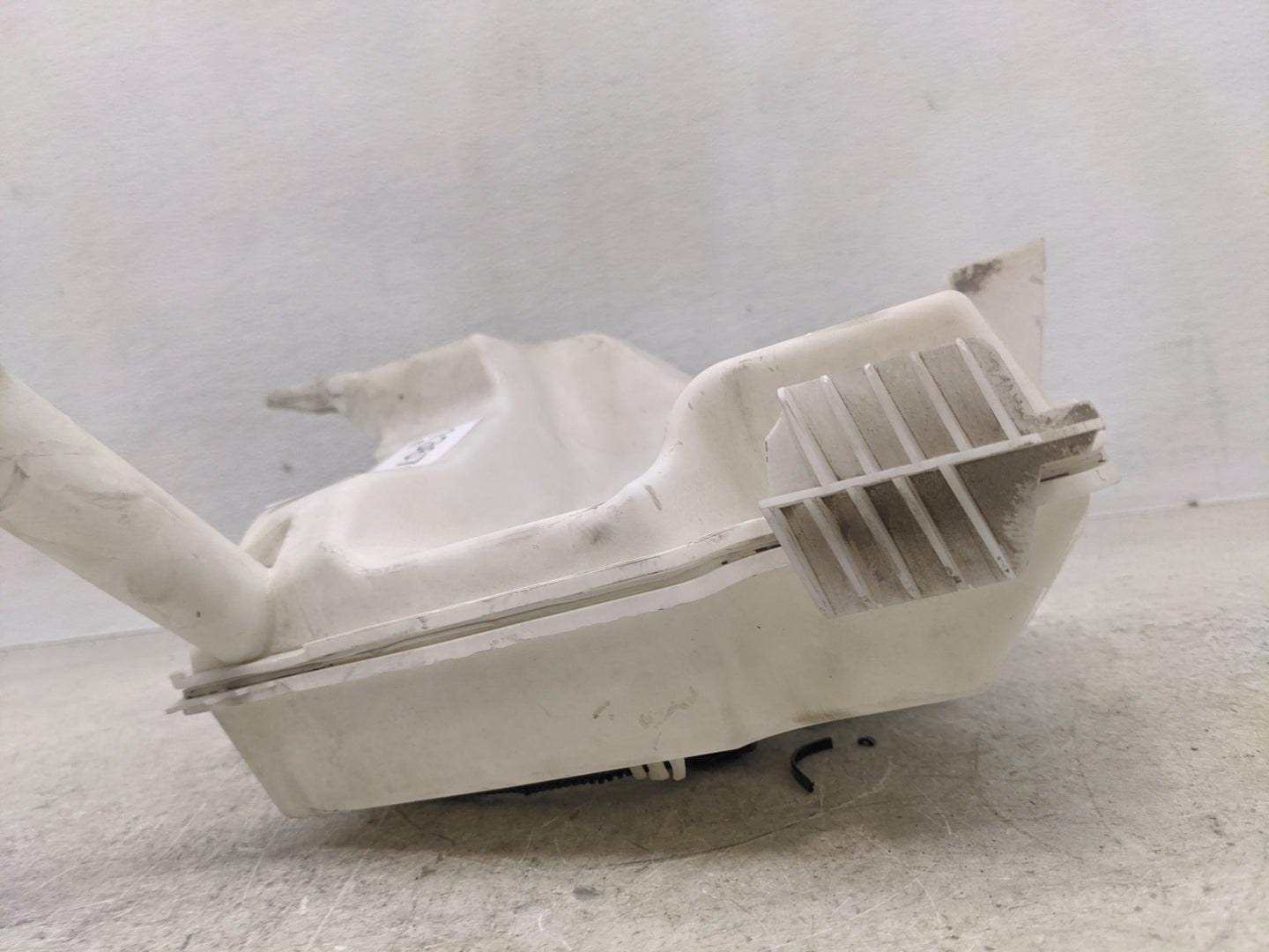 Ford E-transit Windshield Washer Fluid Reservoir Bottle - Oemusedautoparts1.com