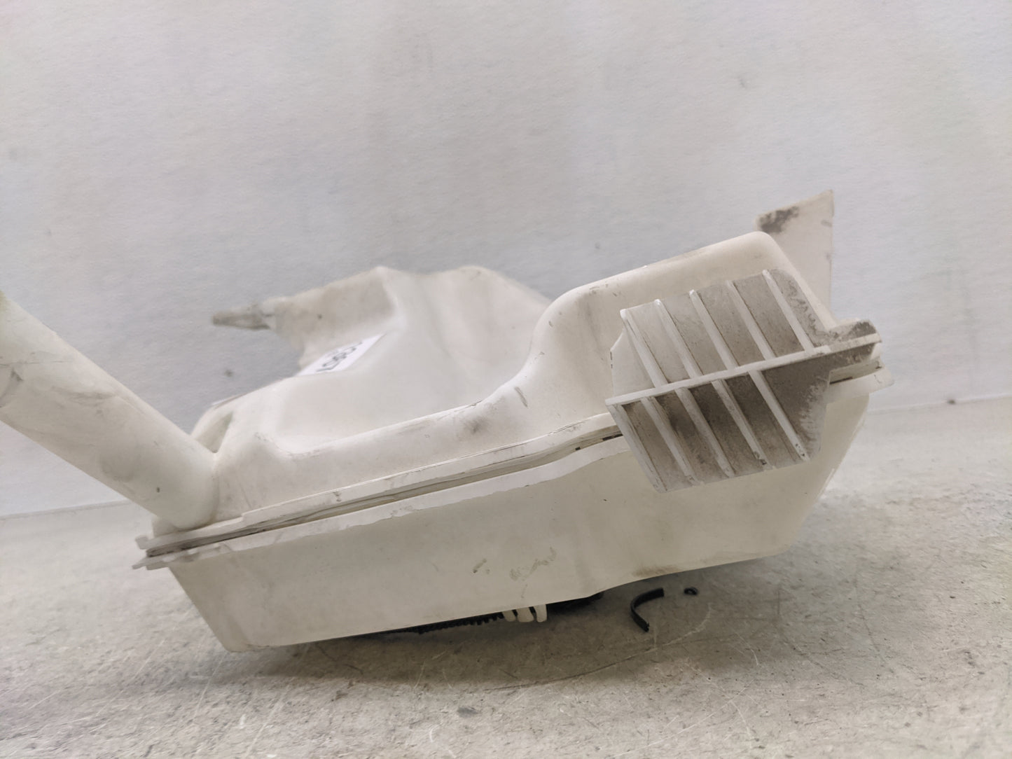 Ford E-transit Windshield Washer Fluid Reservoir Bottle - Oemusedautoparts1.com