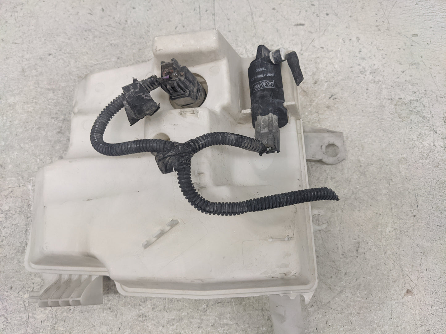 Ford E-transit Windshield Washer Fluid Reservoir Bottle - Oemusedautoparts1.com