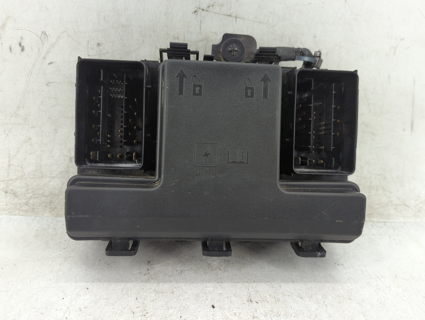 2019-2020 Ford Edge Fusebox Fuse Box Panel Relay Module P/N:G2GT14A075AA Fits Fits 2019 2020 OEM Used Auto Parts - Oemusedau