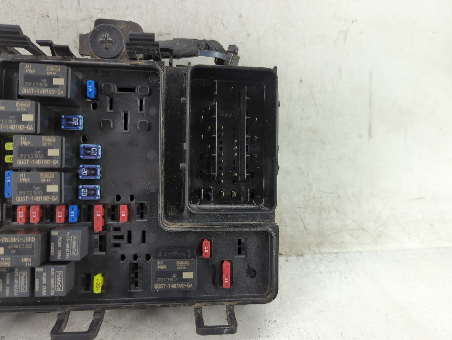 2019-2020 Ford Edge Fusebox Fuse Box Panel Relay Module P/N:G2GT14A075AA Fits Fits 2019 2020 OEM Used Auto Parts - Oemusedau