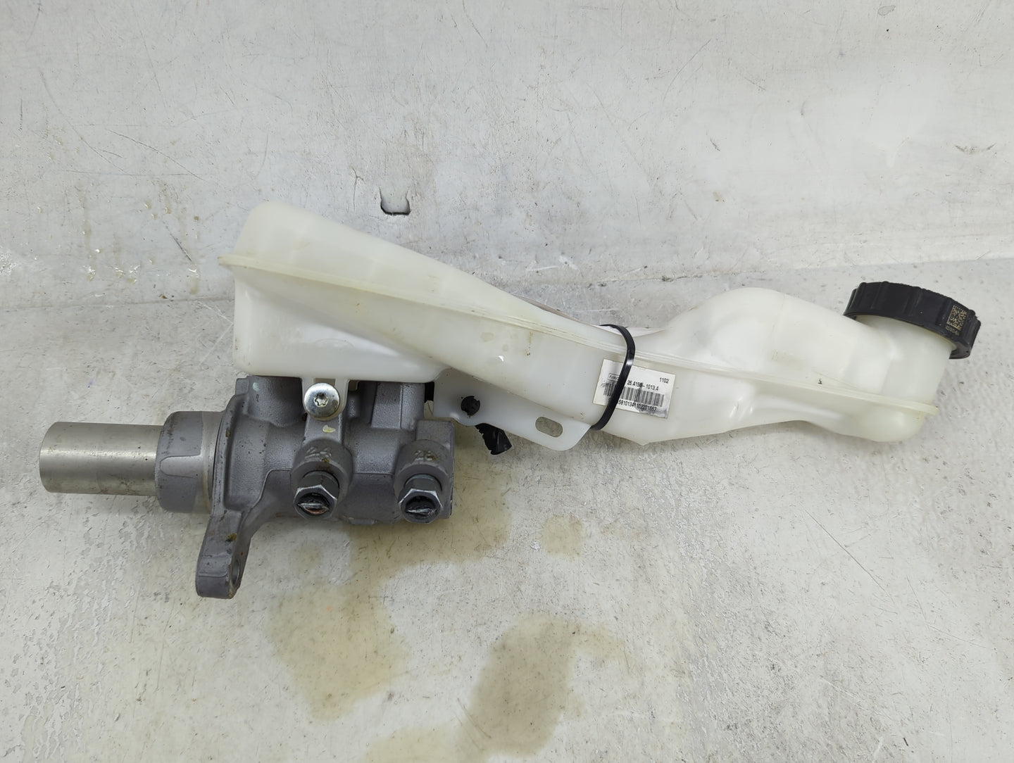 2015-2020 Ford Edge Brake Master Cylinder 1490510 - Oemusedautoparts1.com