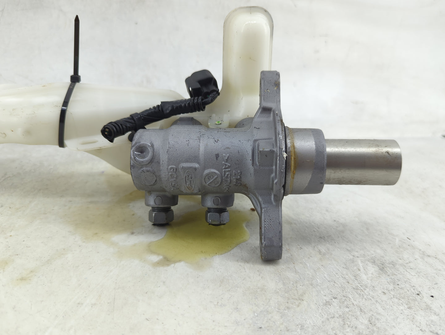 2015-2020 Ford Edge Brake Master Cylinder 1490510 - Oemusedautoparts1.com