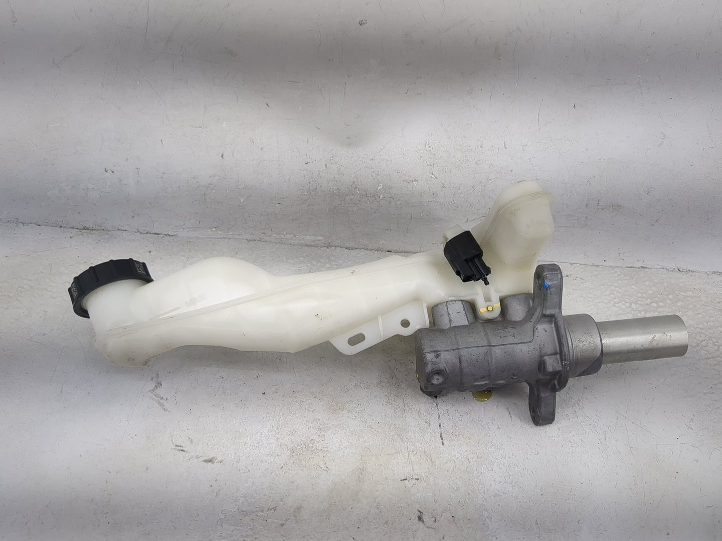 2015-2020 Ford Edge Brake Master Cylinder 1491017 - Oemusedautoparts1.com