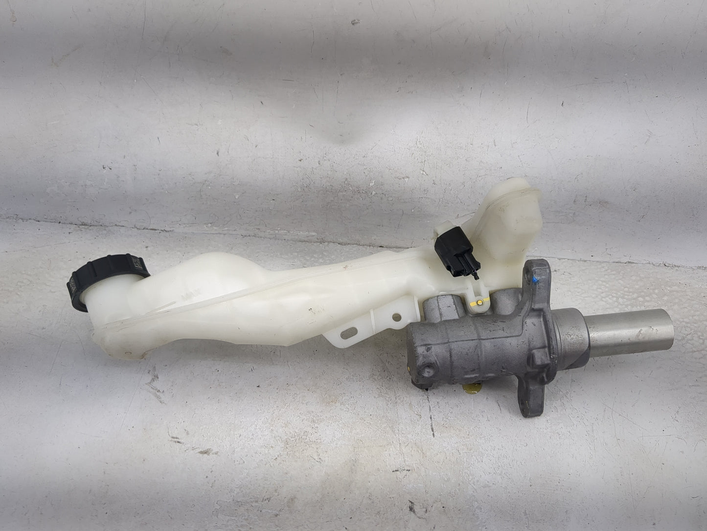 2015-2020 Ford Edge Brake Master Cylinder 1491017 - Oemusedautoparts1.com