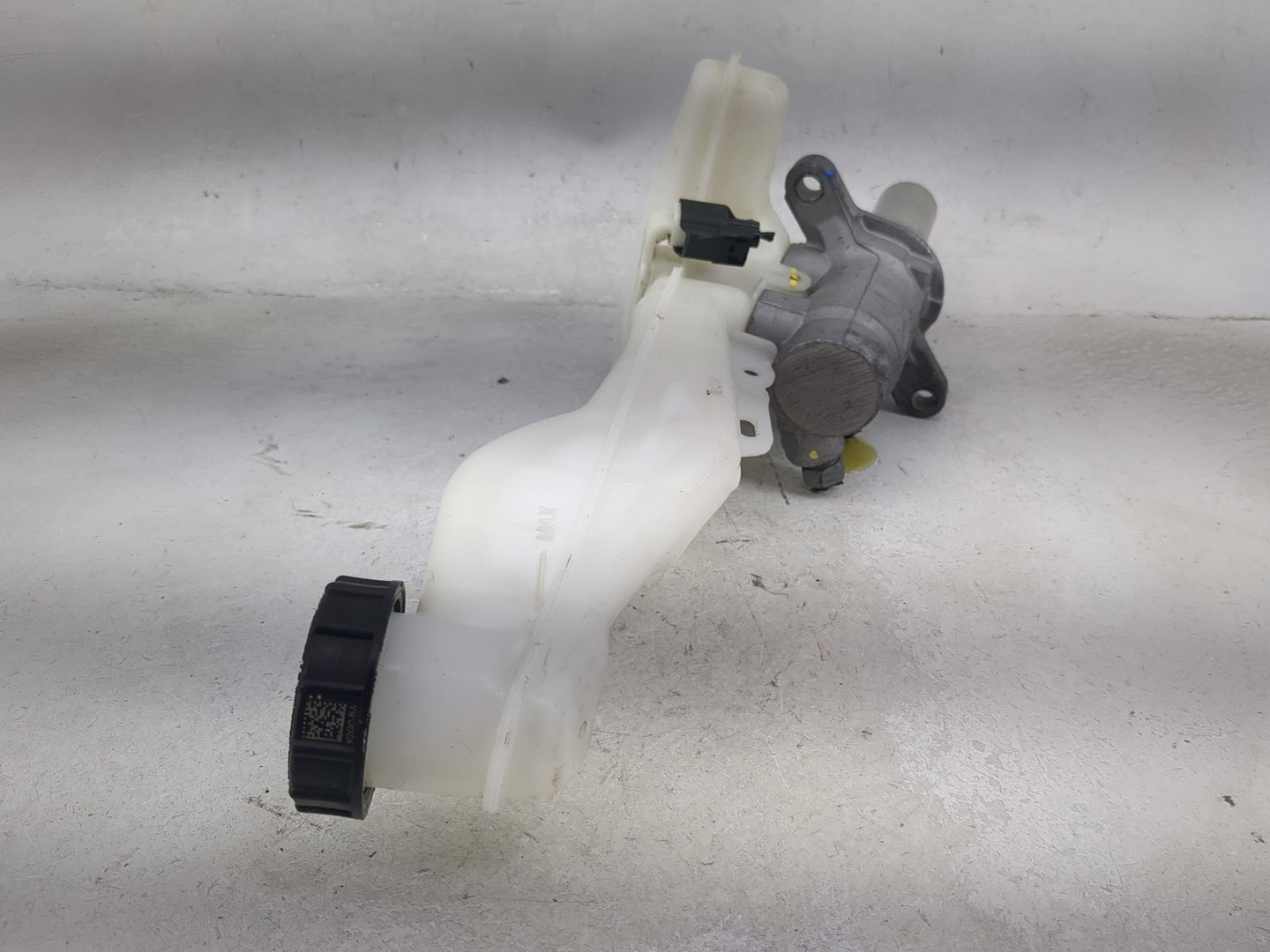 2015-2020 Ford Edge Brake Master Cylinder 1491017 - Oemusedautoparts1.com