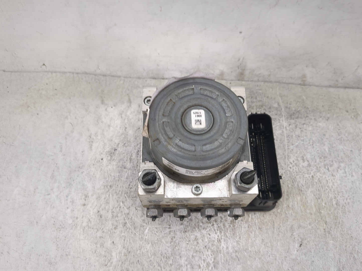 2019-2020 Ford Edge ABS Pump Control Module Replacement P/N:M2GC-2B373-DA 25.0220-1476.4 Fits Fits 2019 2020 OEM Used Auto P