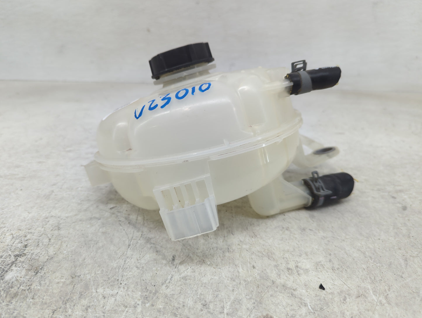 2020-2022 Ford Escape Radiator Coolant Overflow Expansion Tank Bottle - Oemusedautoparts1.com