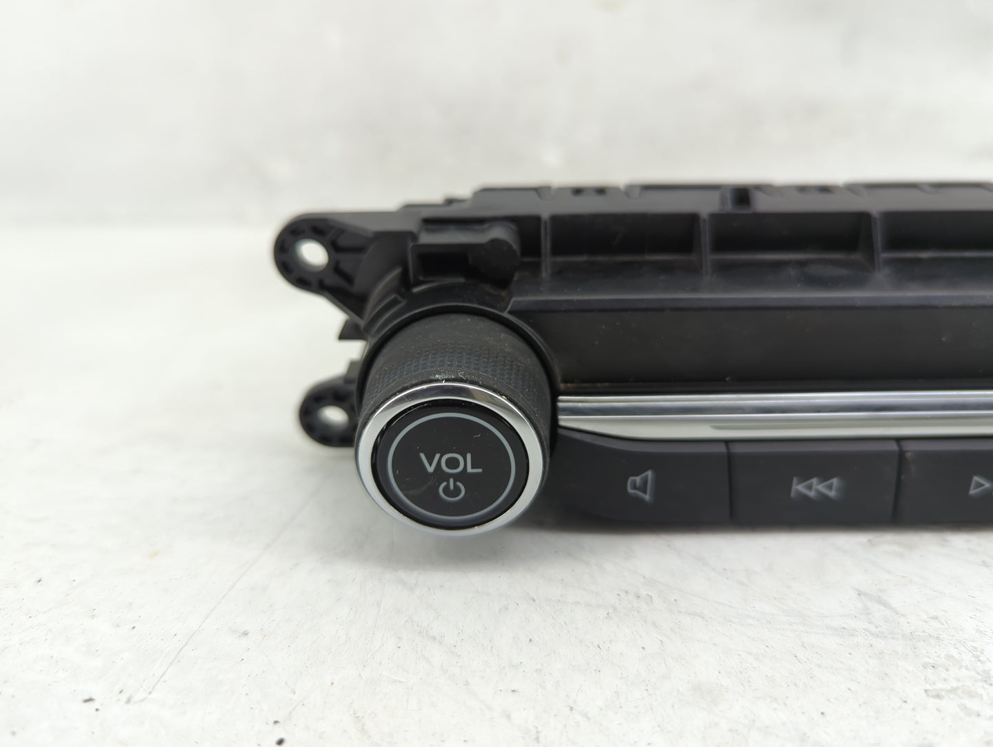 2021-2022 Ford Escape Radio AM FM Cd Player Receiver Replacement P/N:LJ6T-18K811-CB Fits Fits 2021 2022 OEM Used Auto Parts 
