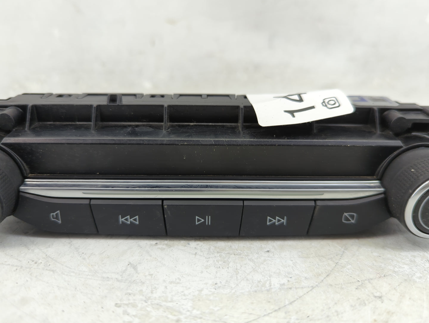 2021-2022 Ford Escape Radio AM FM Cd Player Receiver Replacement P/N:LJ6T-18K811-CB Fits Fits 2021 2022 OEM Used Auto Parts 