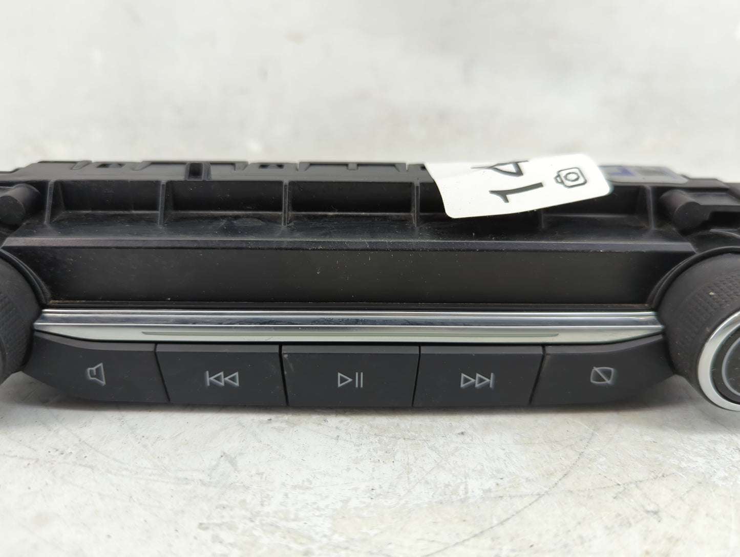 2021-2022 Ford Escape Radio AM FM Cd Player Receiver Replacement P/N:LJ6T-18K811-CB Fits Fits 2021 2022 OEM Used Auto Parts 