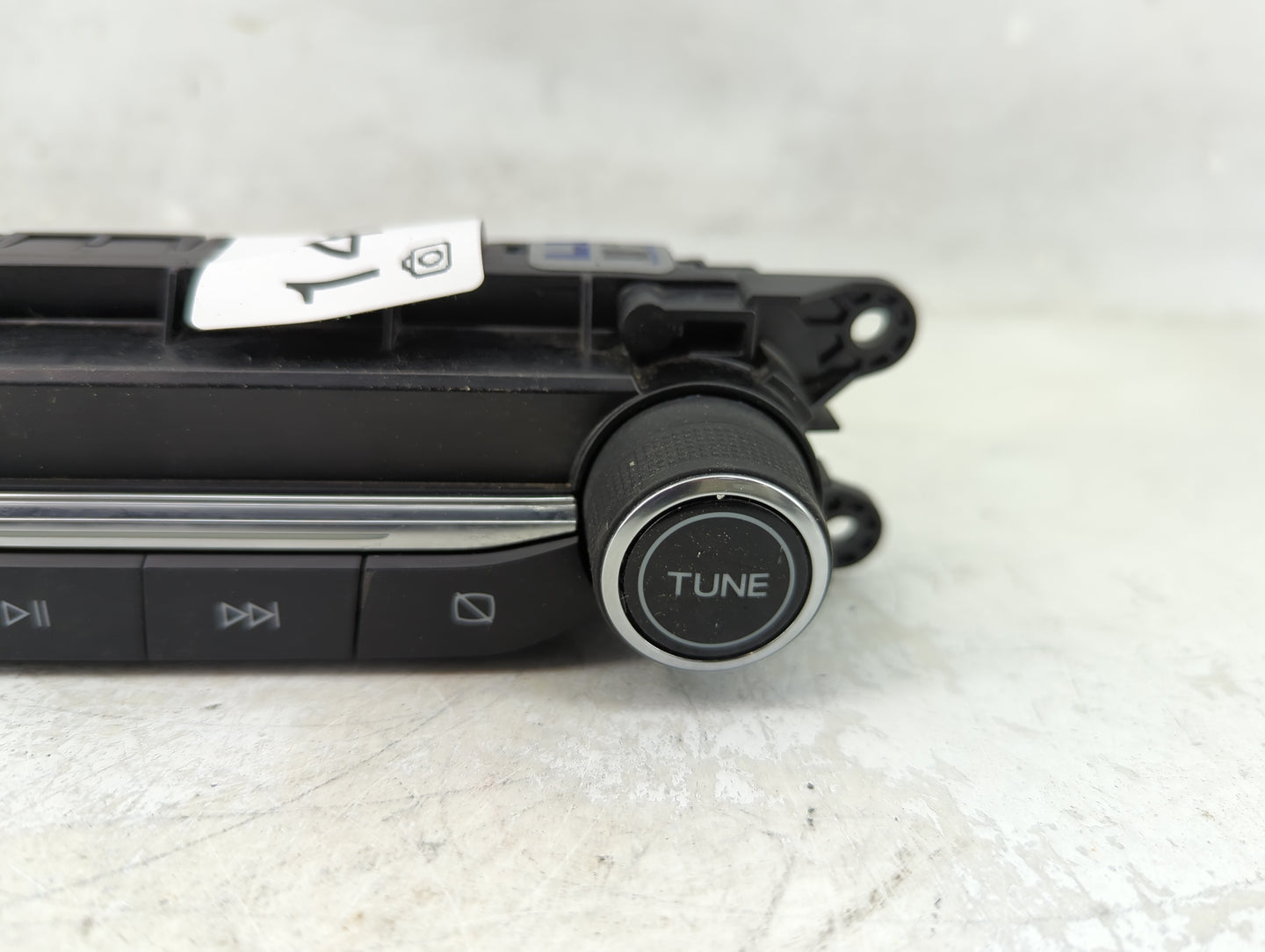 2021-2022 Ford Escape Radio AM FM Cd Player Receiver Replacement P/N:LJ6T-18K811-CB Fits Fits 2021 2022 OEM Used Auto Parts 