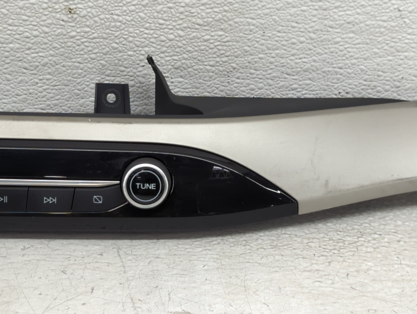 2022 Ford Escape Climate Control Module Temperature AC/Heater Replacement P/N:LJ6T-18K811-CB Fits OEM Used Auto Parts - Oemu
