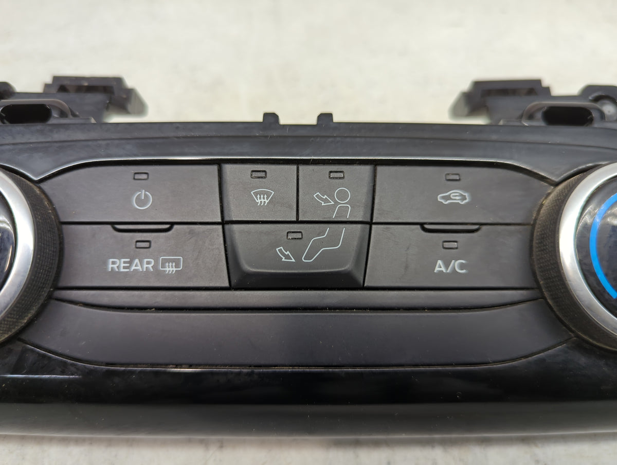 2022 Ford Escape Climate Control Module Temperature AC/Heater Replacement P/N:CX482AC E174081G Fits OEM Used Auto Parts - Oe