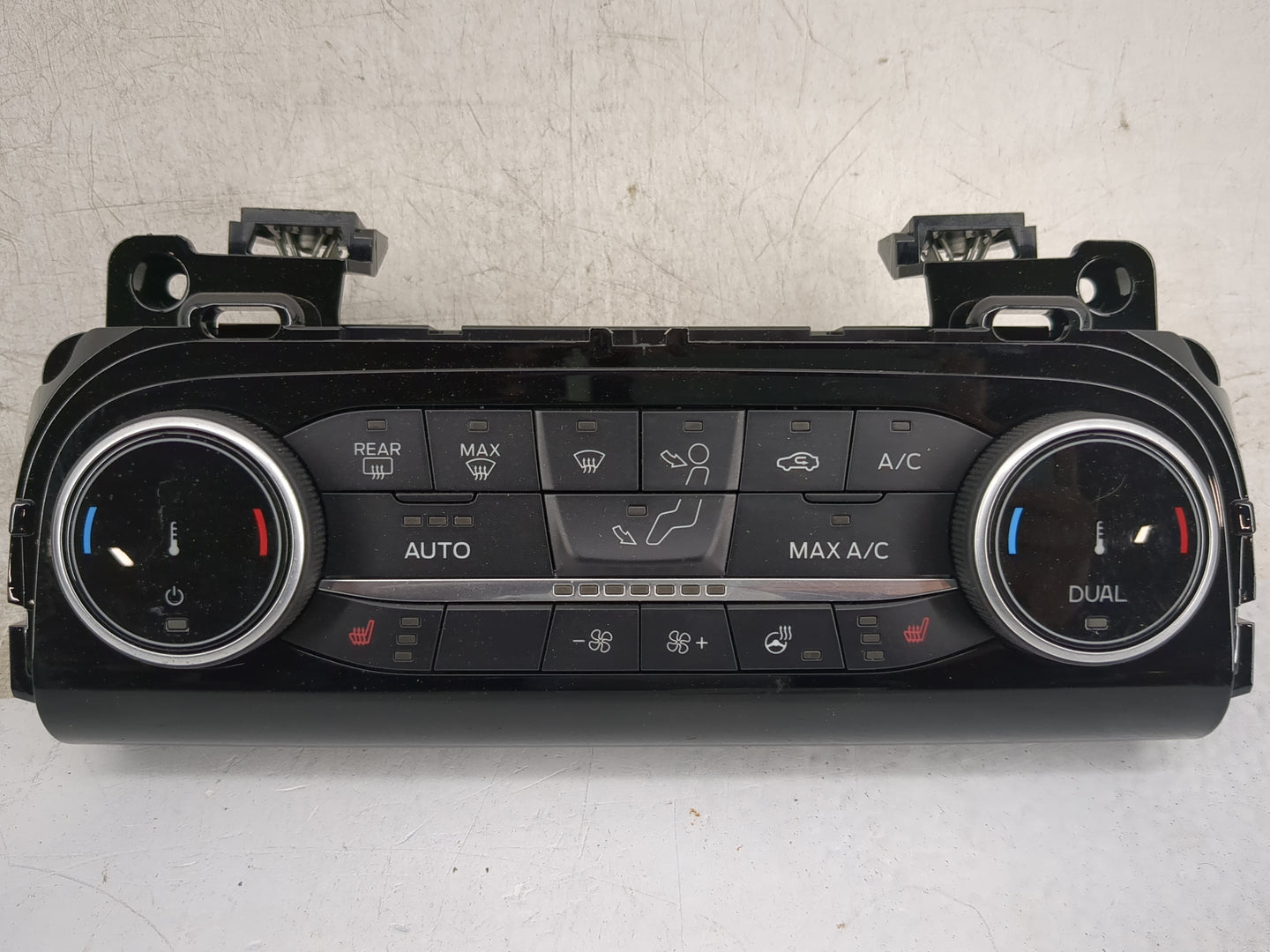 2022 Ford Escape Climate Control Module Temperature AC/Heater Replacement P/N:NJ6T-18C612-GB Fits OEM Used Auto Parts - Oemu