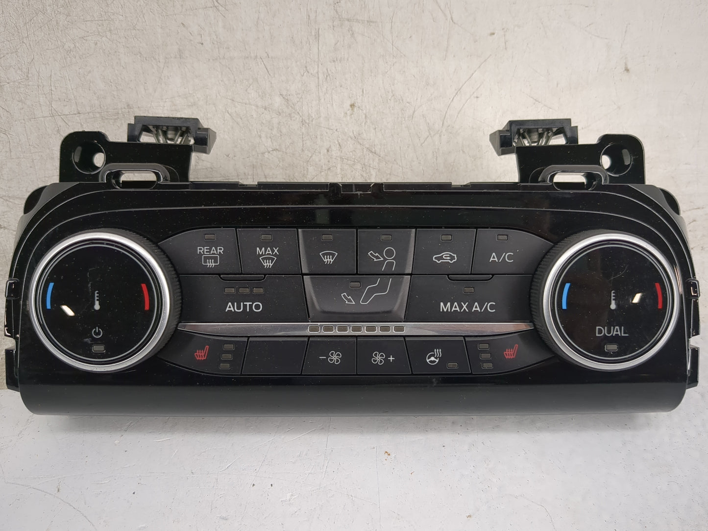 2022 Ford Escape Climate Control Module Temperature AC/Heater Replacement P/N:NJ6T-18C612-GB Fits OEM Used Auto Parts - Oemu