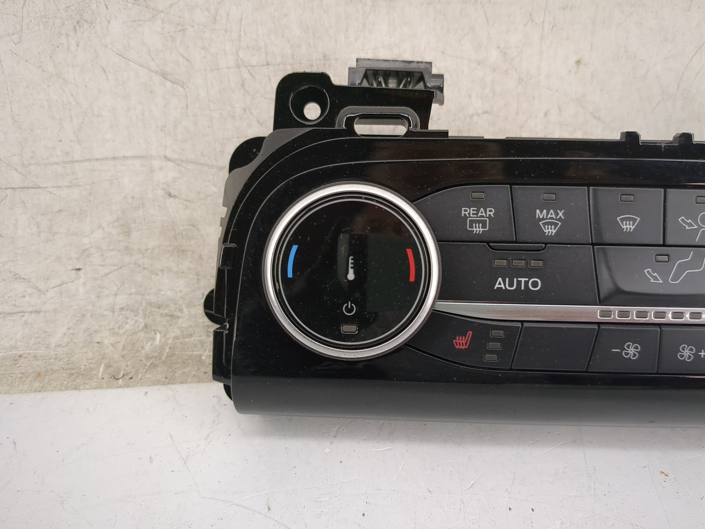 2022 Ford Escape Climate Control Module Temperature AC/Heater Replacement P/N:NJ6T-18C612-GB Fits OEM Used Auto Parts - Oemu