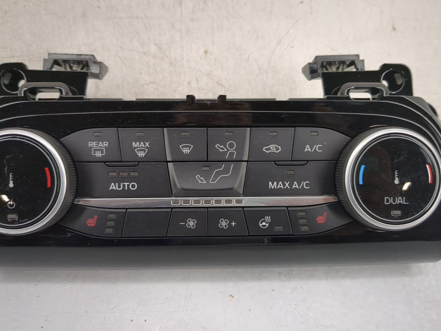 2022 Ford Escape Climate Control Module Temperature AC/Heater Replacement P/N:NJ6T-18C612-GB Fits OEM Used Auto Parts - Oemu