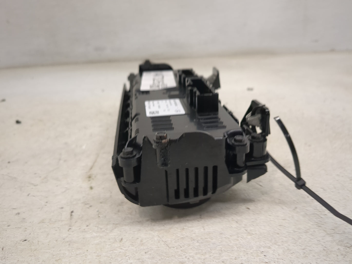 2022 Ford Escape Climate Control Module Temperature AC/Heater Replacement P/N:NJ6T-18C612-GB Fits OEM Used Auto Parts - Oemu