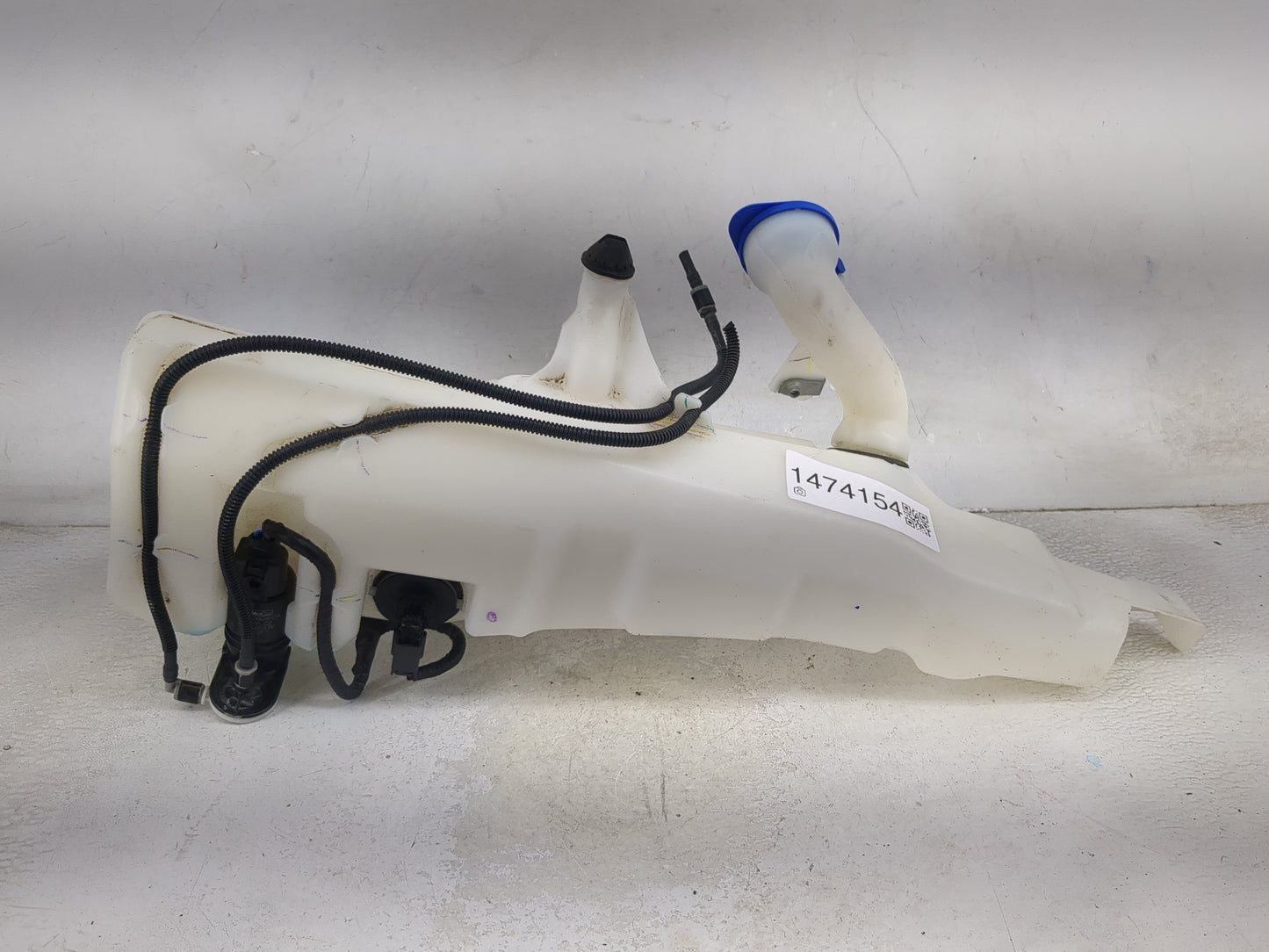 2020-2022 Ford Escape Windshield Washer Fluid Reservoir Bottle Oem 1474154 - Oemusedautoparts1.com
