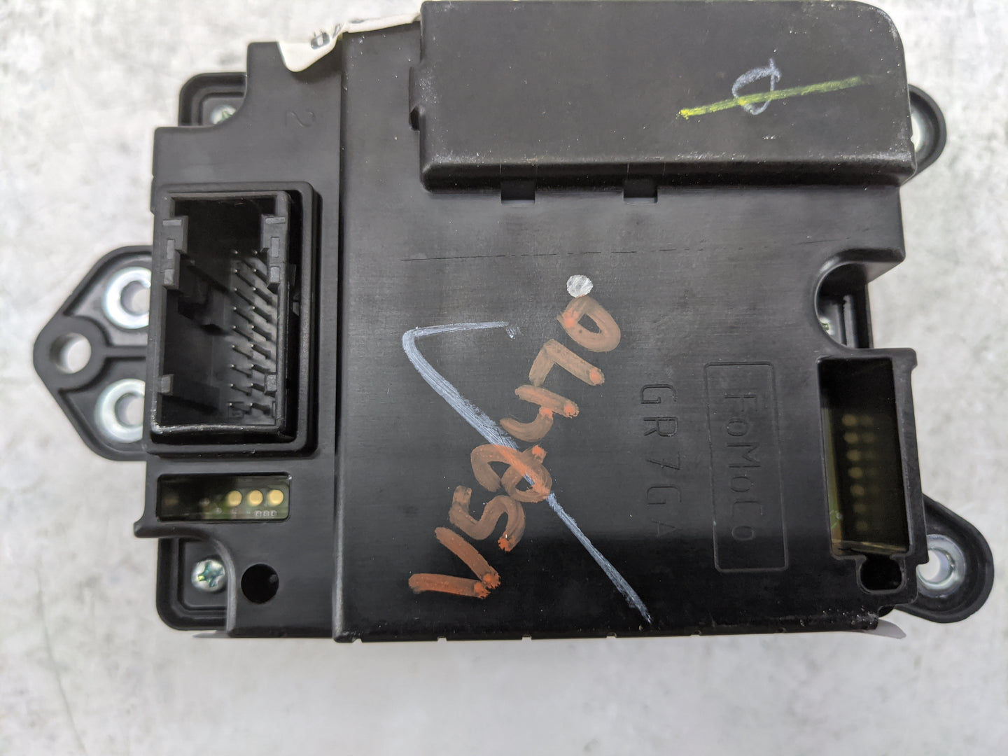 2022 Ford Escape Floor Console Assembly Shifter - Oemusedautoparts1.com