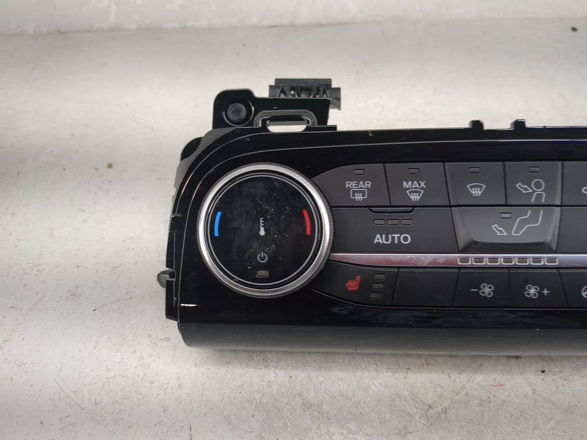 2022 Ford Escape Climate Control Module Temperature AC/Heater Replacement P/N:NJ6T-18C612-GB Fits OEM Used Auto Parts - Oemu