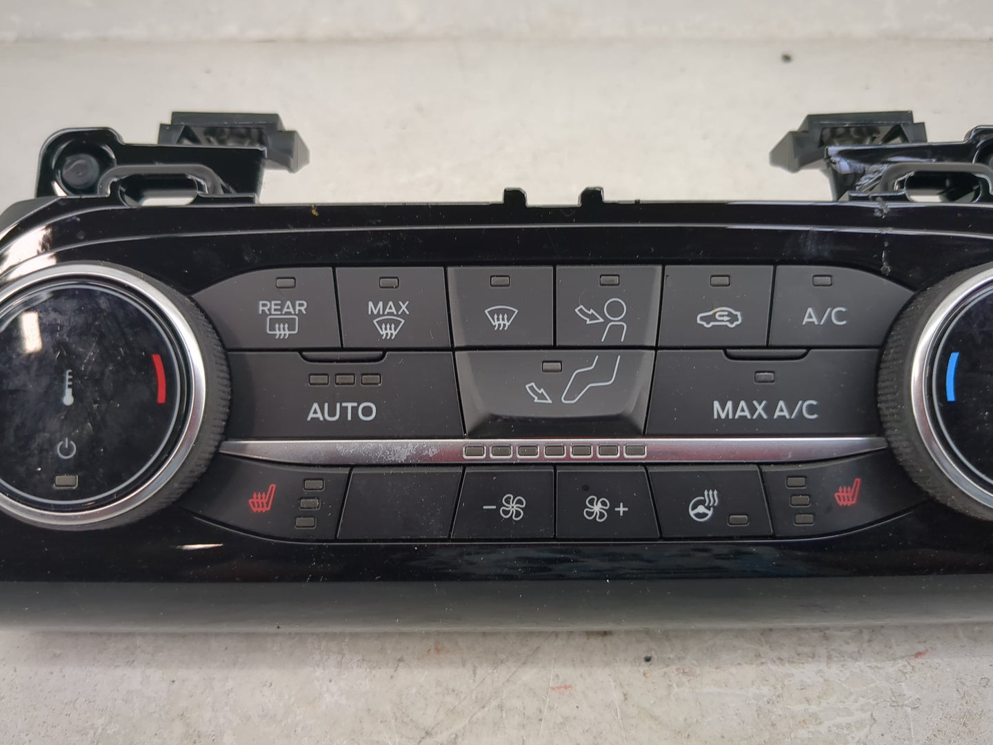 2022 Ford Escape Climate Control Module Temperature AC/Heater Replacement P/N:NJ6T-18C612-GB Fits OEM Used Auto Parts - Oemu