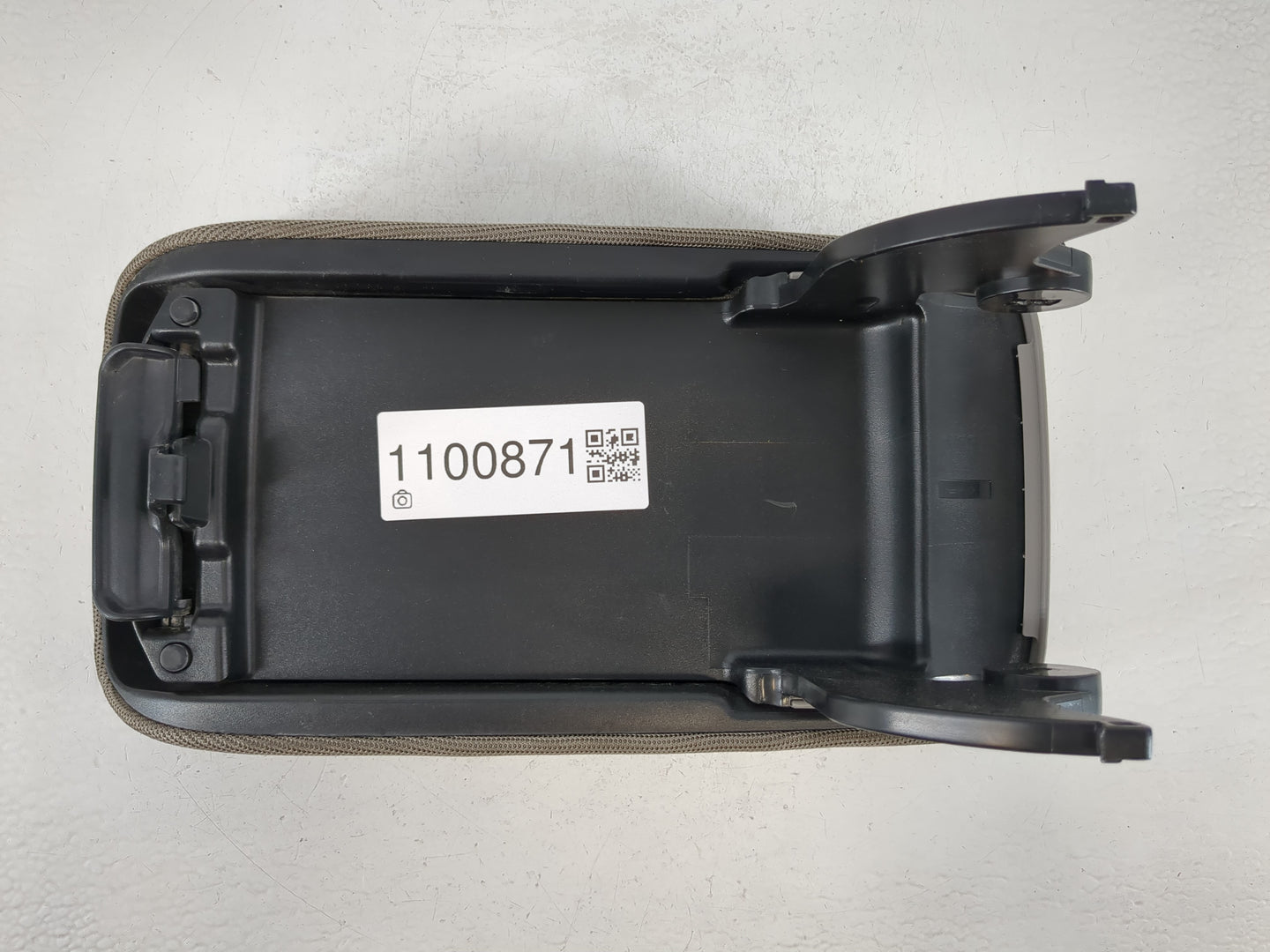 2022 Ford Explorer Center Console Armrest Cover Lid Fits OEM Used Auto Parts - Oemusedautoparts1.com