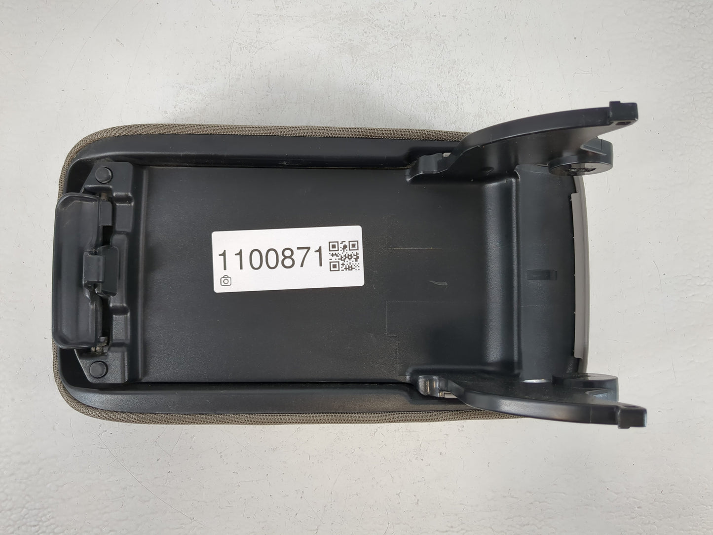 2022 Ford Explorer Center Console Armrest Cover Lid Fits OEM Used Auto Parts - Oemusedautoparts1.com